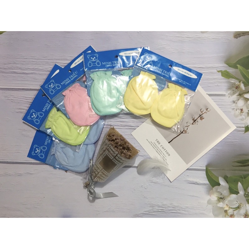 Set gồm 1 đôi bao tay + 1 đôi bao chân