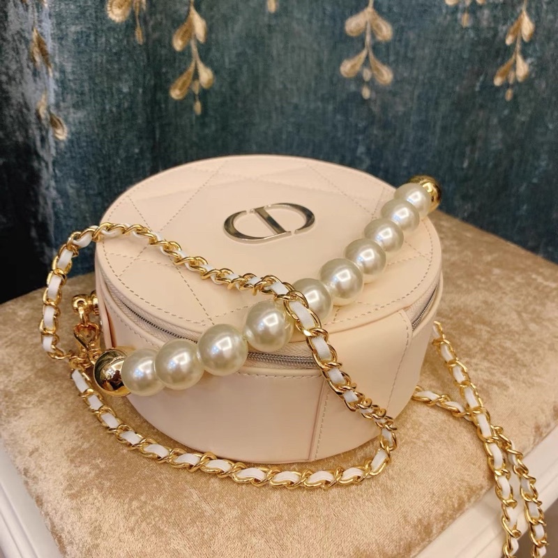 Gift vip dior tròn trắng