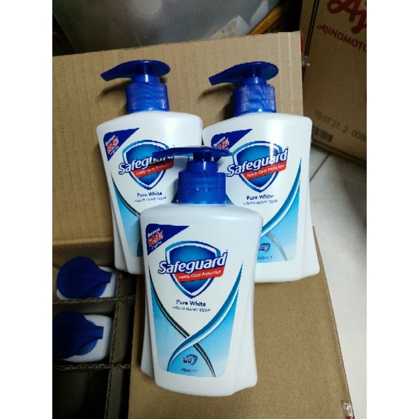 Nước rửa tay Safeguard trắng tinh khiết 225ml ( Loại bỏ 99,9% vi khuẩn).