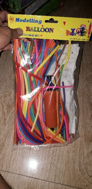 Sét túi khoảng100 cái bông bóng dài để tạo hình kèm ống bơm bằng nhựa mini của Thái Lan