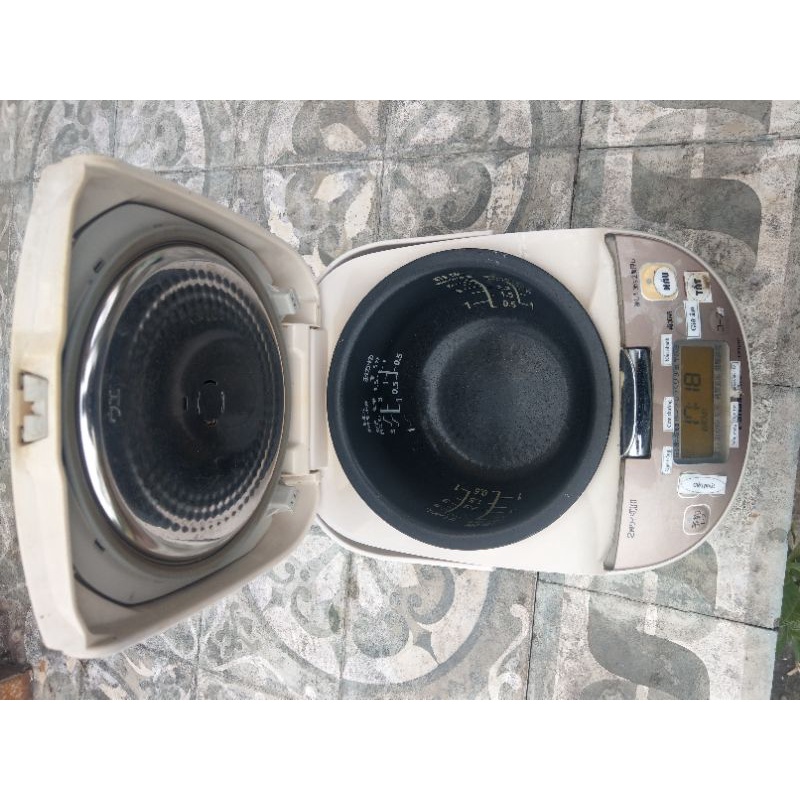 Nồi cơm cao tần Panasonic SR-HE101P