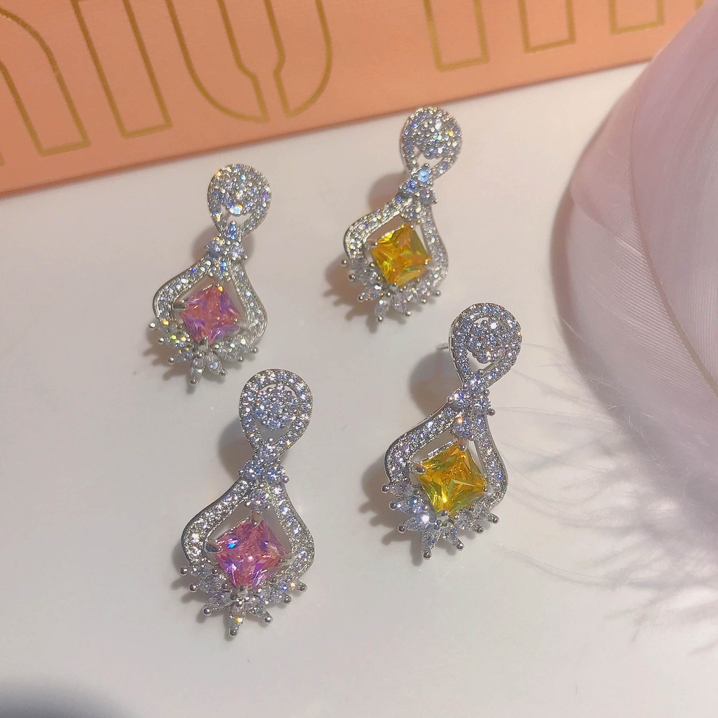 Bông tai hình vuông đính đá sang trọng