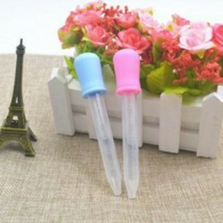 ống uống sữa -bón thuốc cho bé.