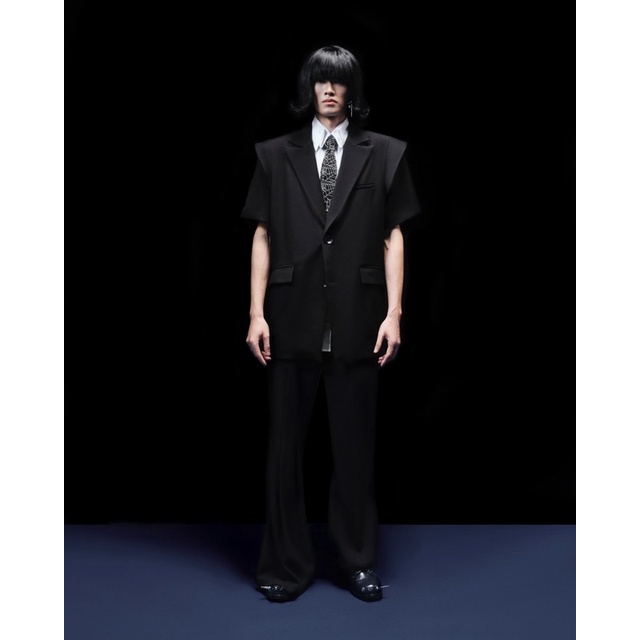 Áo blazer Barenta và quần Kara OOS