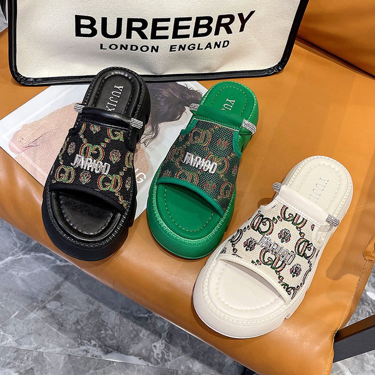 Sandal đế dày phong cách mới cho nữ