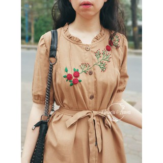 váy linen nâu/ hồng thêu cành hoa hồng nhung