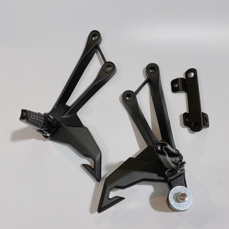 Gác chân sau xe máy kiểu z1000 gắn winner & exciter 150 không kèm ốc