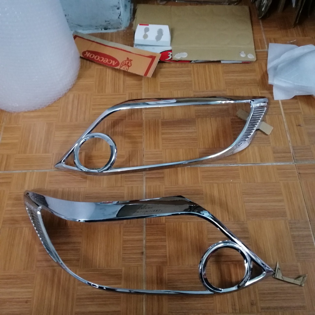 Bộ ốp viền đèn pha hậu mạ crom xe Toyota Fortuner 2013-2015