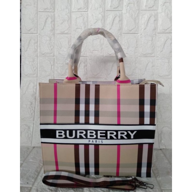 Túi Xách Burberry Kiểu Dáng Sang Trọng Hợp Thời Trang