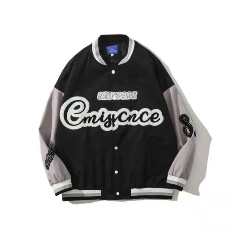 (Áo khoác bomber xám đen hoạ tiết chữ cái trước ngực , cúc bấm