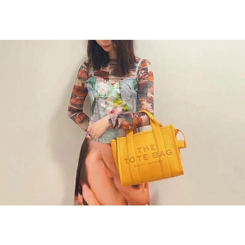 TNS-Túi tote form vuông siêu  Marcie leather field tote bag--màu vàng nổi bật