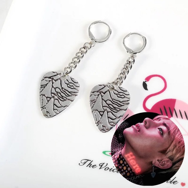 Khuyên tai V BTS trong 'Stigma'