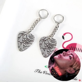 Khuyên tai V BTS trong 'Stigma'