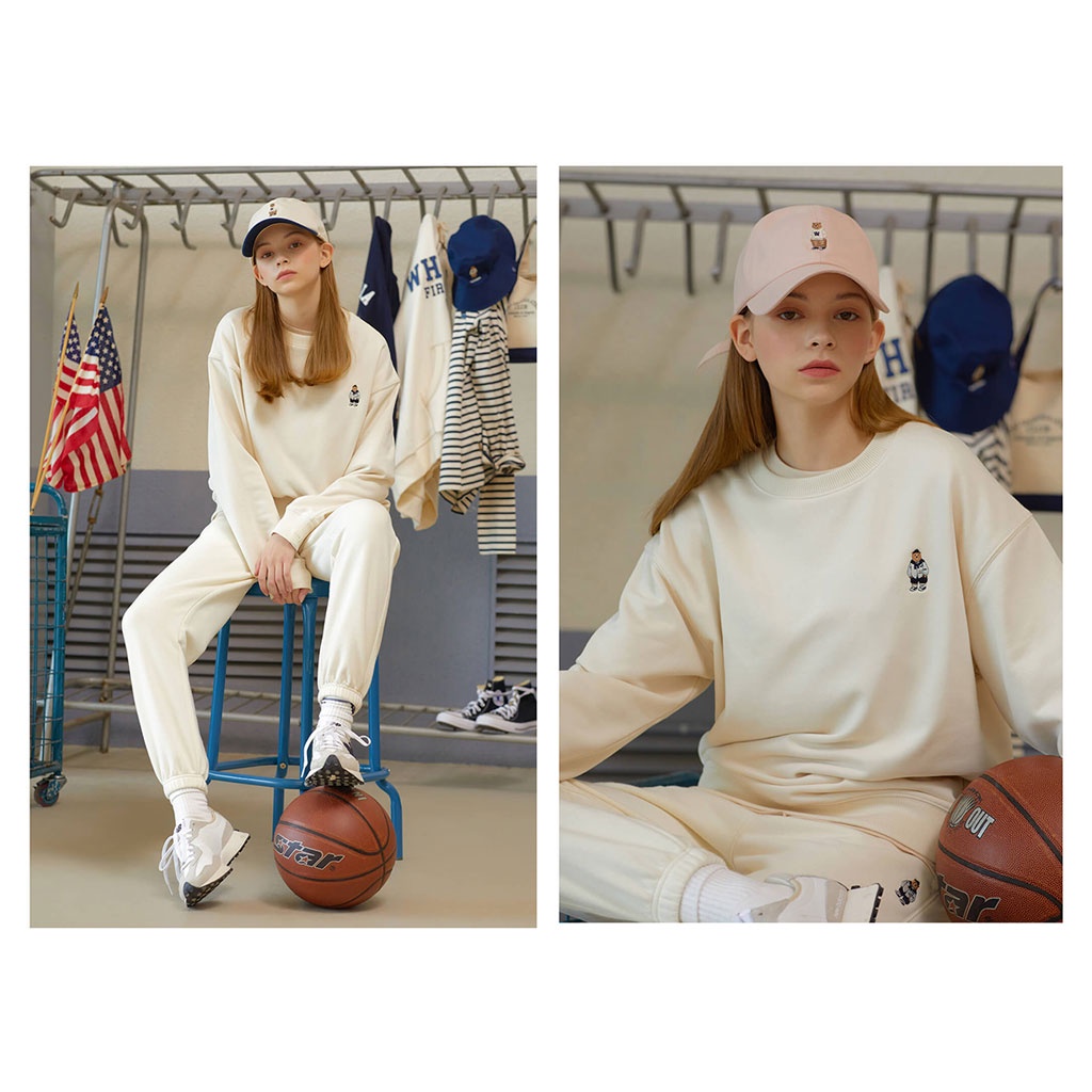 Áo sweater WHO.A.U màu trơn họa tiết gấu Steve WHMWC2203U