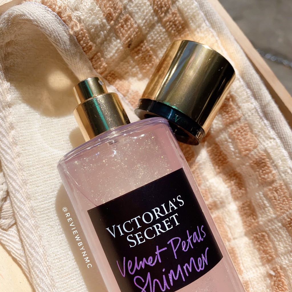 Xịt body Victoria Secret có nhũ bắt ánh sáng hot {Giao Ngẫu nhiên}