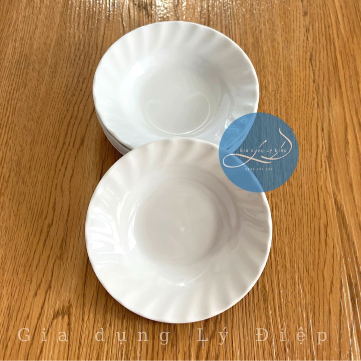 Dĩa nhựa melamine trắng sâu an toàn, tiện lợi.