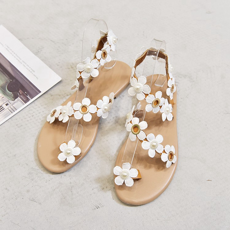 Đôi giày sandal quai chéo đính hoa xinh xắn dành cho nữ