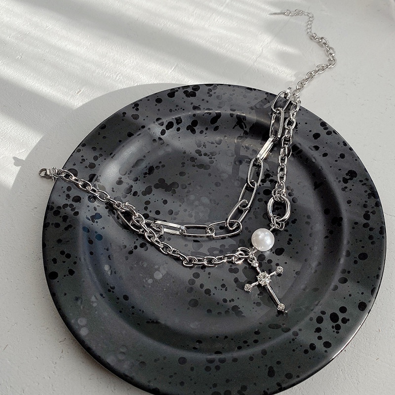 Dây chuyền MAYEBE LAVEND hai lớp phối ngọc trai và mặt chữ thập phong cách Hàn Quốc cá tính