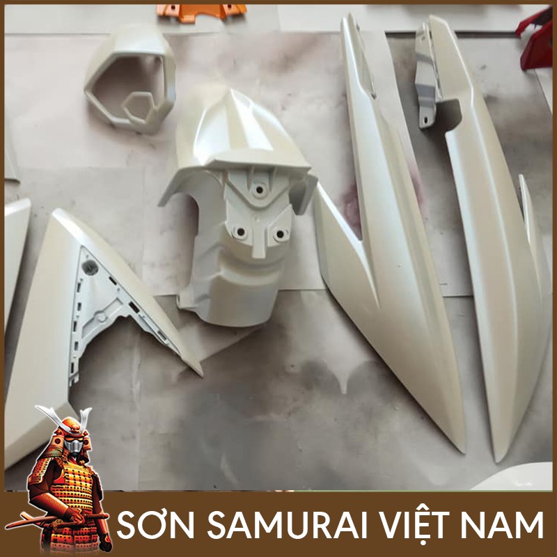 Màu Trắng Sơn Samurai - Combo Sơn Xịt Samurai Màu Trắng Ánh Xanh H231