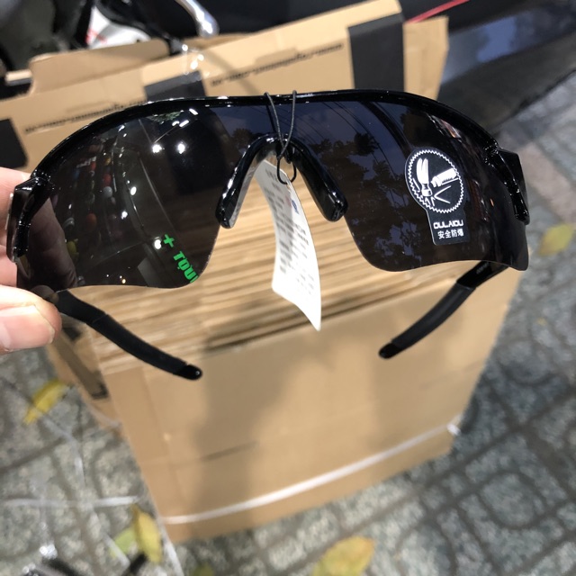 Kính 👁️👁️ chống bụi mẫu mới màu đen 🌅 | BigBuy360 - bigbuy360.vn