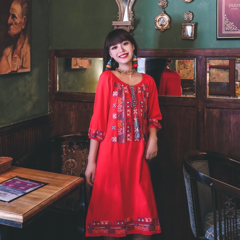 Váy Trễ Vai Thêu Ngực