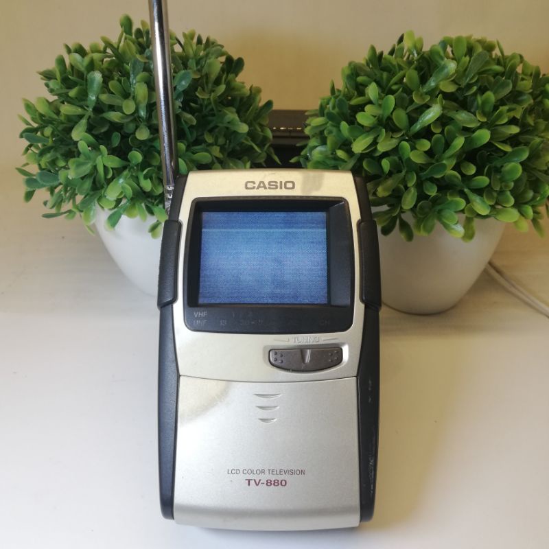 Tivi mini cầm tay casio TV-880 còn sử dụng tốt cho anh em sưu tầm đồ cổ | BigBuy360 - bigbuy360.vn