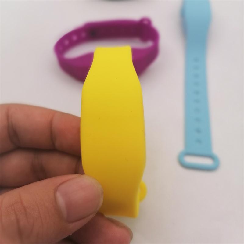 Vòng Silicon Đựng Dung Dịch Sát Khuẩn Rửa Tay Tiện Dụng - Dumi Shop