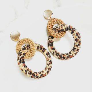Khuyên tai mây tre cói in hoạ tiết da báo