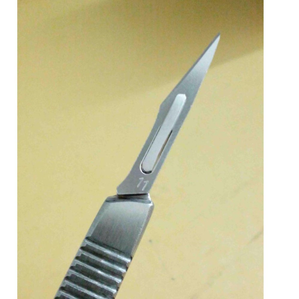 Hộp 100 lưỡi dao mổ Doctor số 11