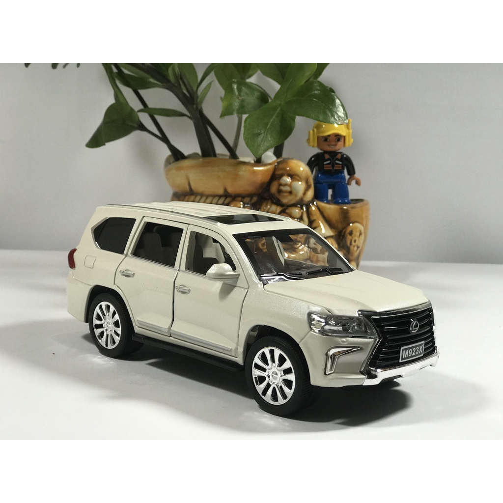 Mô hình xe ô tô Lexus LX570 tỷ lệ 1:24 bằng kim loại giá rẻ nhất