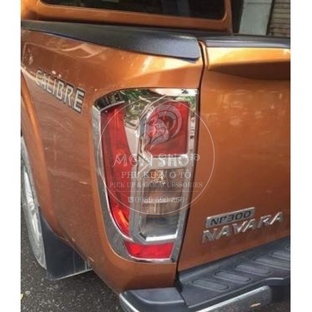 [Ốp đèn hậu] [Nissan Navara 2015 - 2021] [màu đen / màu bạc]