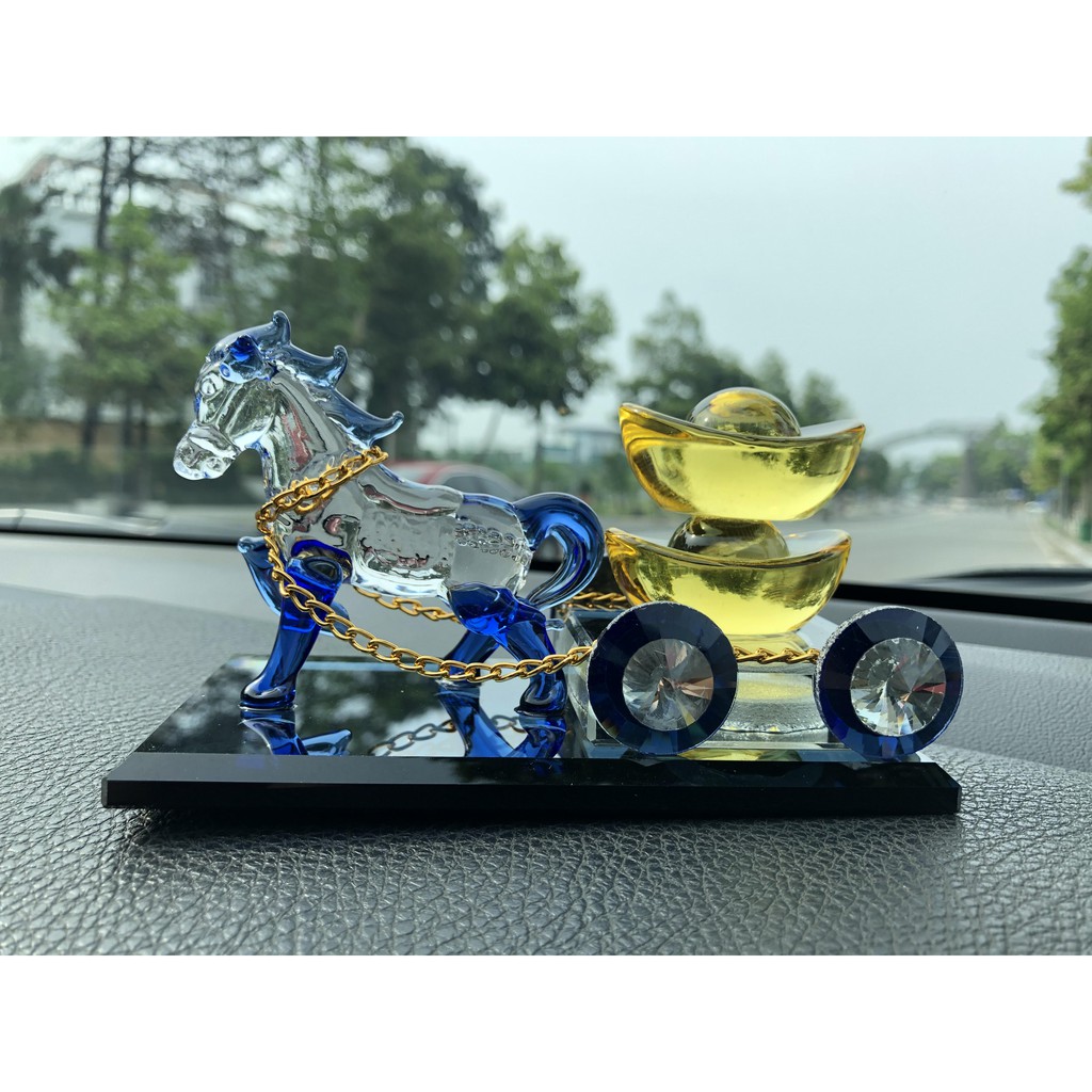 Tượng Ngựa kéo vàng