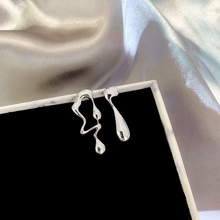 Bông tai hình trù tượng bất đối xứng phá cách cá tính hiện đại Mely H100