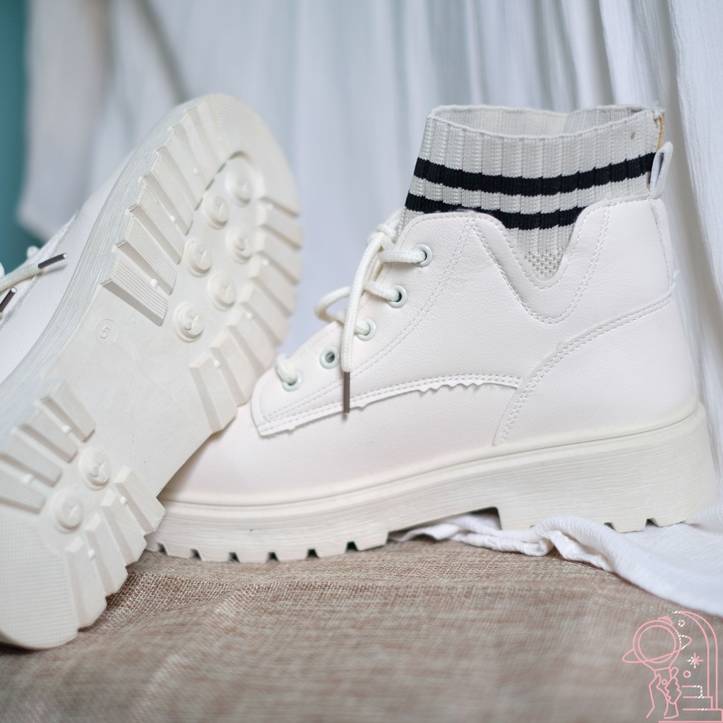 - GIÀY BOOTS KÈM CỔ TẤT GIẢ SIÊU CÁ TÍNH