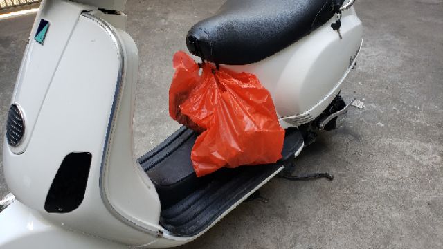 Móc treo đồ cho xe vespa