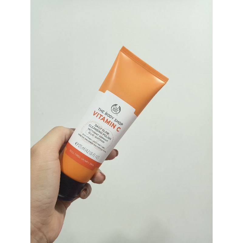 THE BODY SHOP Vitamin C Daily Glow Cleansing Polish Sữa rửa mặt