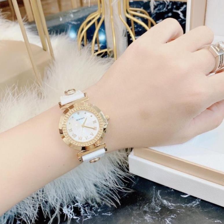 Đồng hồ versace nữ đính cúc mặt tròn dây da đính đá size 26mm . Bảo hành 12 tháng , tuyển sỉ toàn quốc