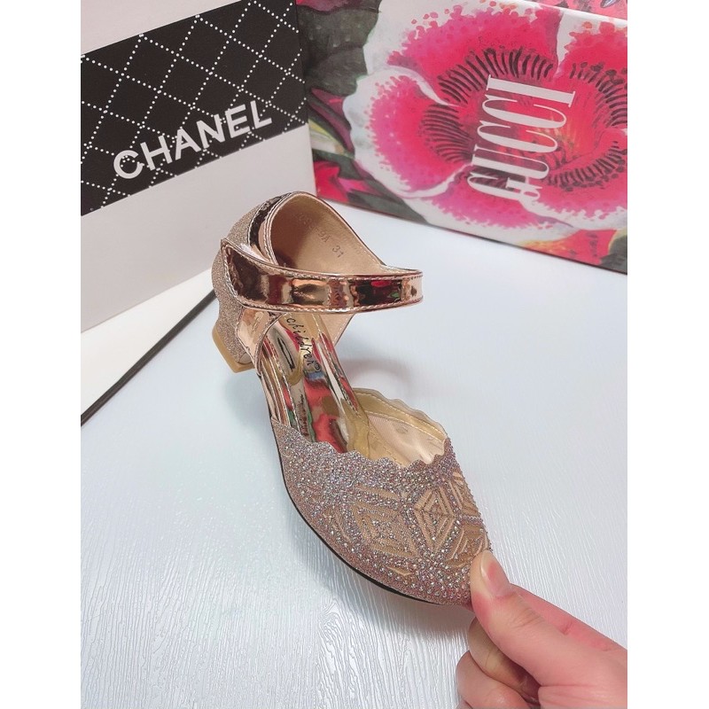 Giầy cao gót trẻ em