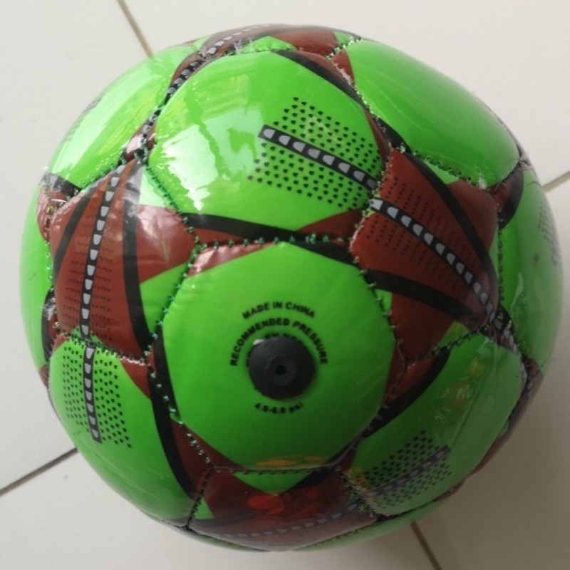 Bóng đá size bé cho bé