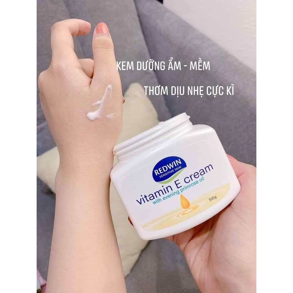 Kem dưỡng da Vitamin E Redwin Cream 300ml giúp cung cấp độ ẩm và nuôi dưỡng làn da mềm mại, mịn màng, tươi sáng