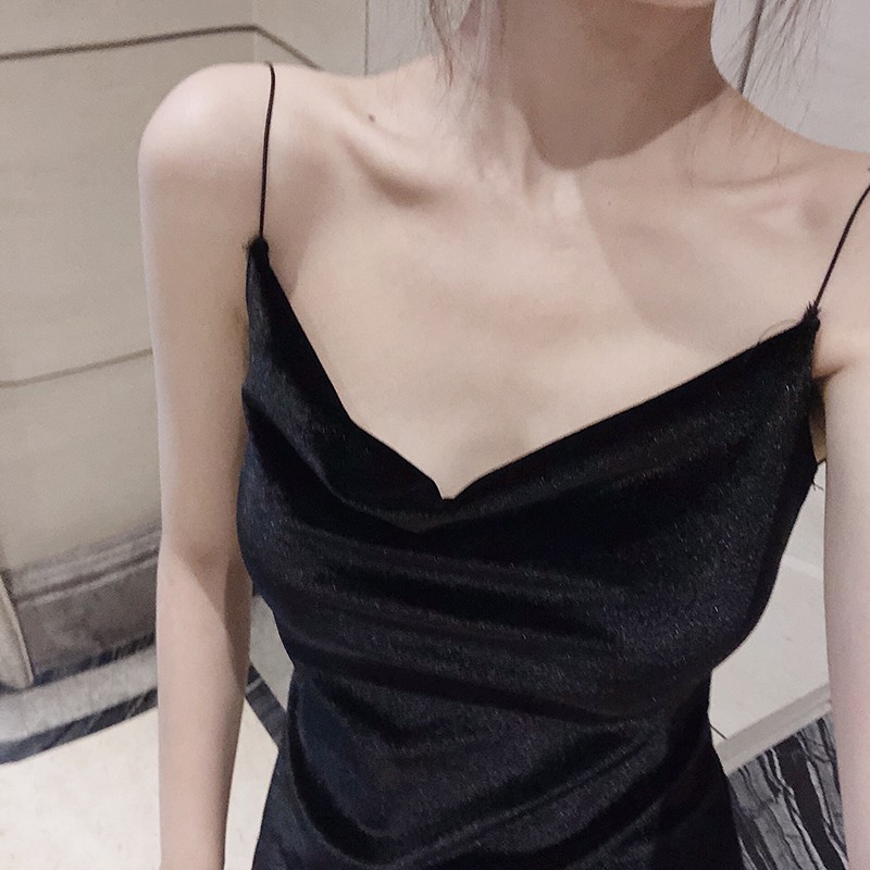 Váy nhung hai dây cổ đổ xẻ tà hai bên phong cách sang chảnh quyến rũ sexy