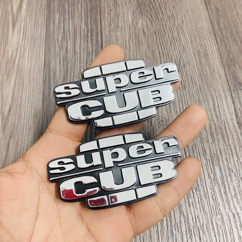 (1 CẶP) LOGO CUB BẦU DỤC TRANG TRÍ XE NHƯ ZIN