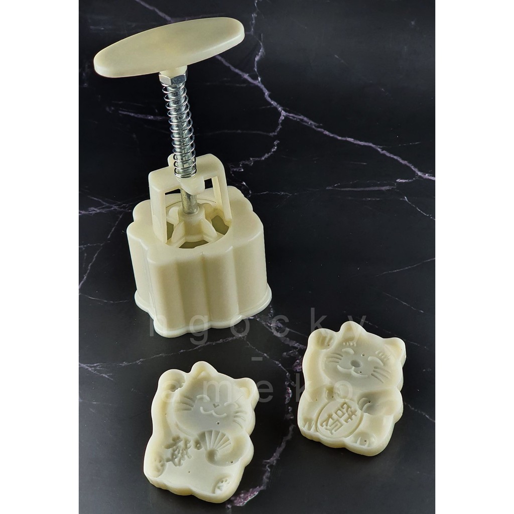 NQ75-870 - KHUÔN LÒ XO BÁNH TRUNG THU / BÁNH DỨA  HÌNH MÈO THẦN TÀI 75G