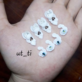 Hoa bột ôm đá chấm bi nail 09c