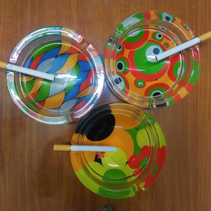 Gạt tàn thuốc lá pha lê màu họa tiết tròn- giao mẫu ngẫu nhiên