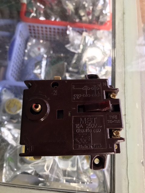 Role nhiệt ariston màu tím .   .