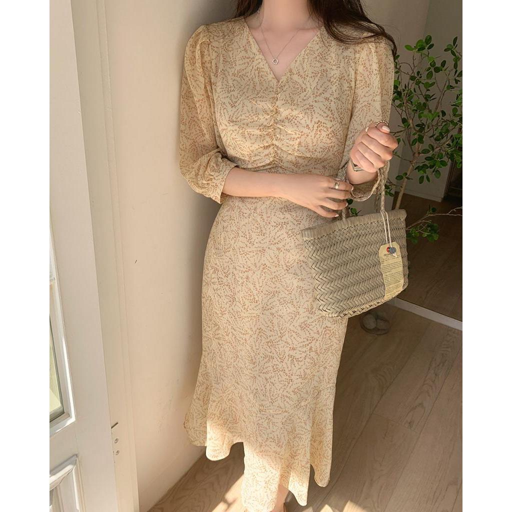 Đầm Voan Hoa Xếp Ly Cổ V Ngắn Tay Thời Trang Sành Điệu 63964