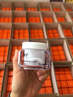KEM DƯỠNG DA V7 Shop bell