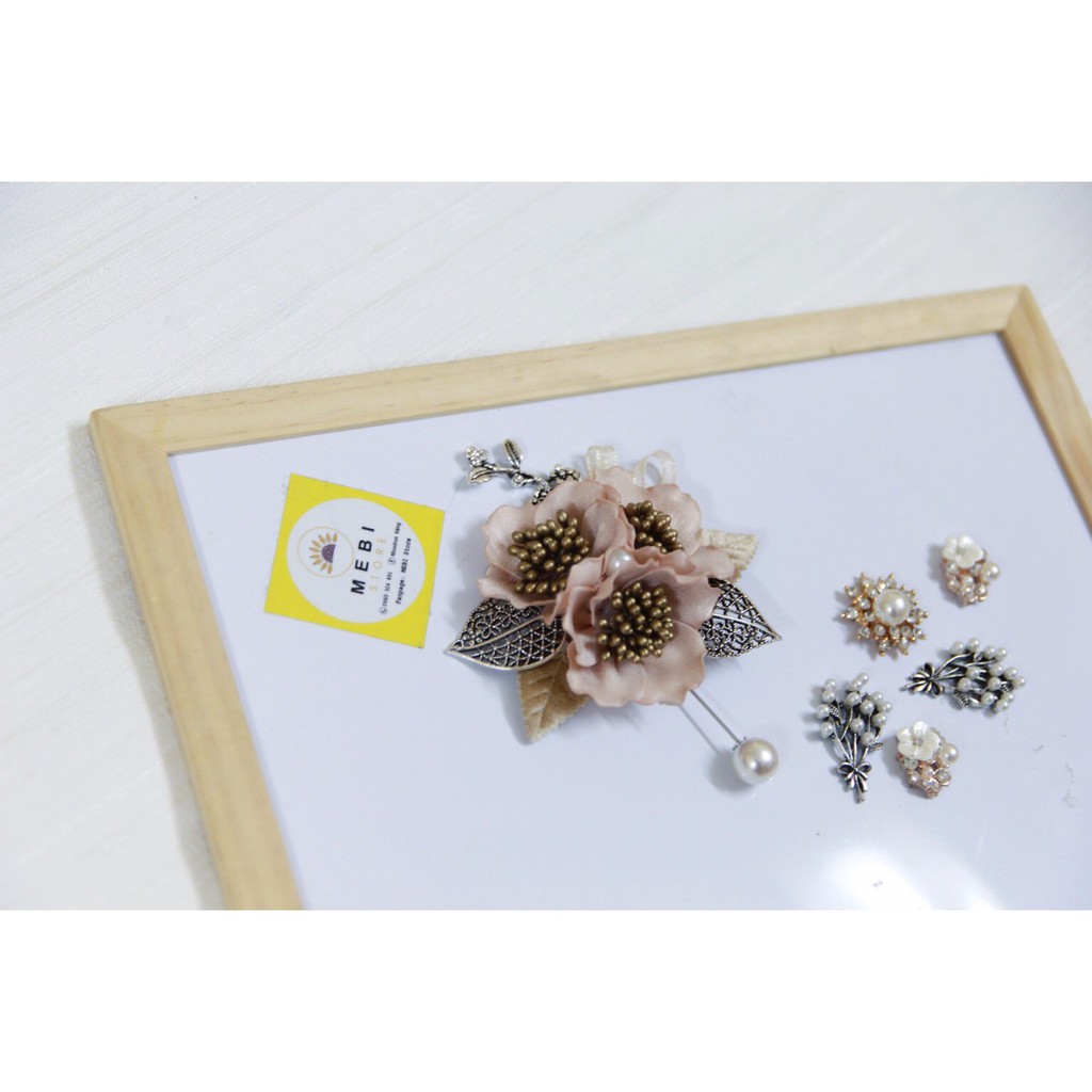 (ảnh thật 100%) Hoa cài áo handmade mẫu chùm 3 bông hoa nhụy bóng chất gấm siêu sang (màu nude)