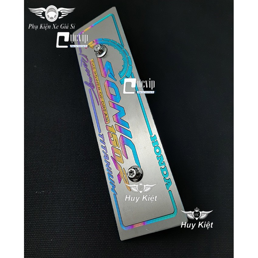 Bảng Tên Sonic Titan (Mẫu Titan Điện Phân) Kèm 2 Ốc Salaya MS3594